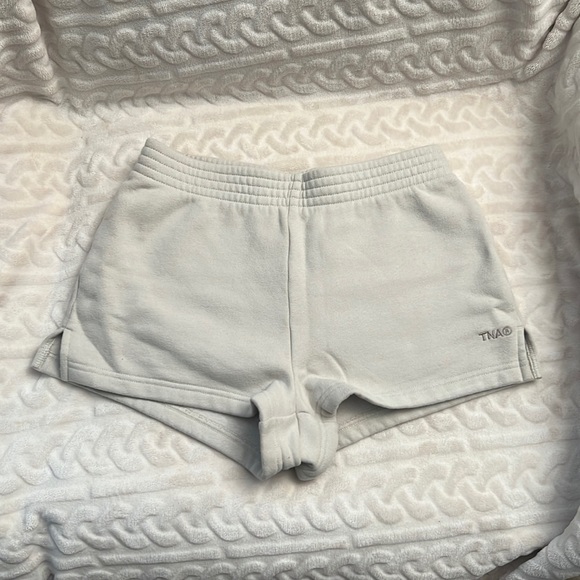 Aritzia TNA Nude Beige Lounge Shorts - Picture 2 of 8